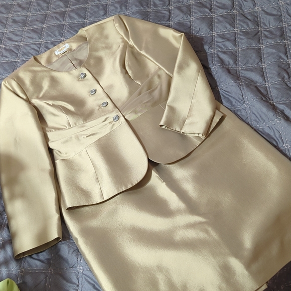 Stunning silk gold skirt suit. Talbots 10 - Picture 1 of 7